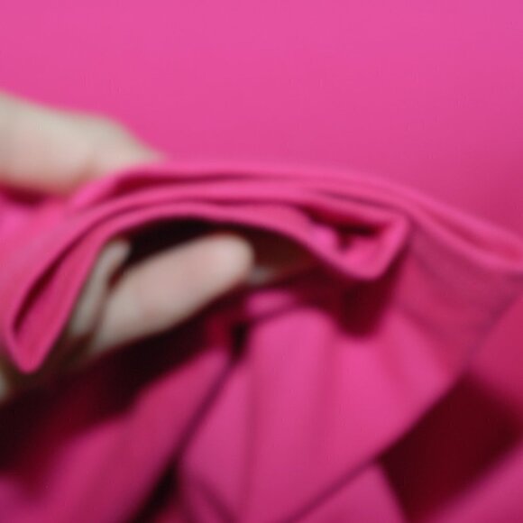 Crop Top 18” EUC Peekaboo Shoulder All in Motion Womens Medium Hot Pink - Picture 3 of 5